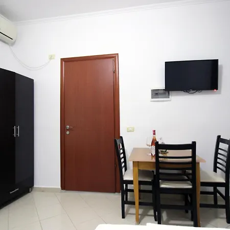 Reni Risi Guest house