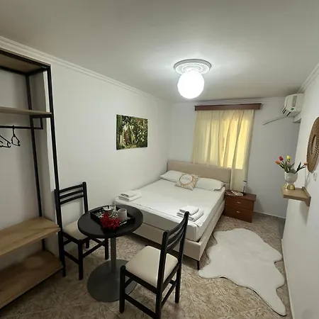 Reni Risi Guest house