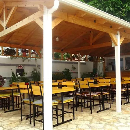 Reni Risi Ksamil