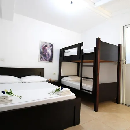 Reni Risi Guest house
