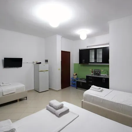 Reni Risi 3* Εξαμίλιο